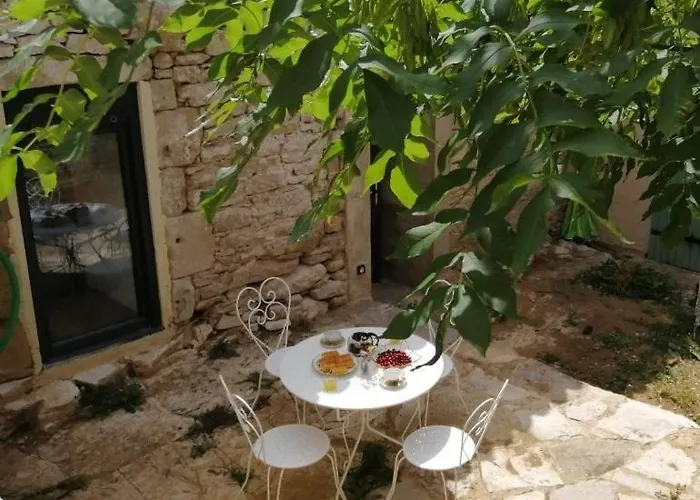 Holiday home Clemarie Maison De Caractere Sur Le Larzac *